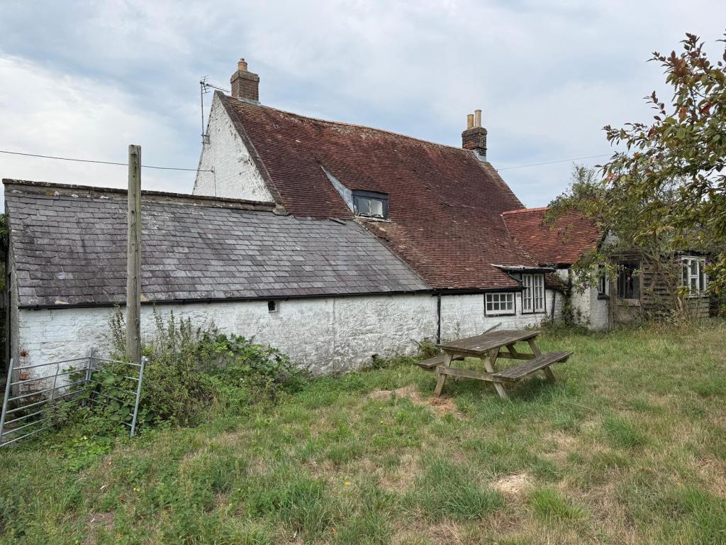 Lot: 173 - TRADITIONAL FARMHOUSE FOR REFURBISHMENT AND BARN WITH PLANNING FOR RESIDENTIAL CONVERSION - APPROXIMATELY 17.5 ACRES - Rear elevation of farmhouse